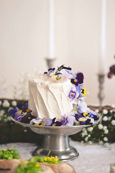 Cake Photography Styling, Pansy Wedding, Small Wedding Cake, Edible Flowers Cake, Small Wedding Cakes, Traditional Wedding Cake, Naked Cakes, Practical Wedding, Cake Photography