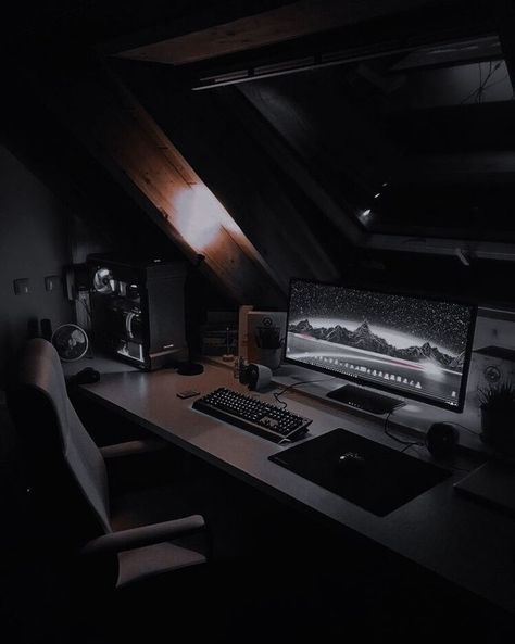 Gaming Set Up Aesthetic Dark, Dark Gaming Setup, Aesthetic Gamer Room, Small Game Room Design, Dark Setup, Gamer Room Design, Room Decor Gaming, Black Home Office, Dark Modern