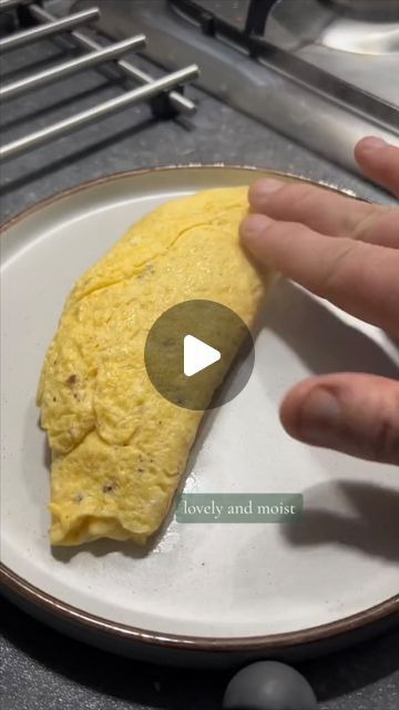 How Do You Make An Omelet, How To Make Omelettes Easy, How To Make An Omelette Easy, How To Make A Omelette, How To Make Omelettes, How To Make An Omelette, Omlet Recipes Easy, Tuna Omelette, Egg Omelette Recipe