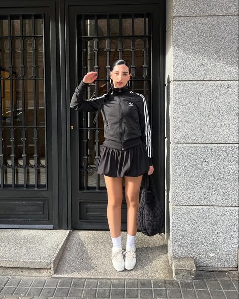 in loooove with my new Adidas SL 72 OG 😍😍 thank you so much @jamjam_creative @footlockerspain @adidasoriginals @footlockereu 💘💘 Adidas Vintage Jacket, Fits Inspiration, Adidas Skirt, Adidas Sl 72, Adidas Outfit, Skirt Fits, Vintage Adidas, Lookbook Outfits, Vintage Jacket