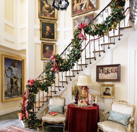 Stairs Christmas, Christmas Stairs, Southern Christmas, Southern Traditional, Glam Pad, Staircase Decor, Christmas Tours, Enchanted Home, Christmas Interiors