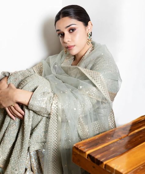 Bio of Eisha Singh | Age | Family | Career | Husband | Wiki | Bigg Boss 18 Contestant - Excelebiz Eisha Singh, Vivian Dsena, Bachelor Of Commerce, Ecommerce Infographic, Bigg Boss, Big Boss, Acting Skills, Small Town Girl, Middle Class