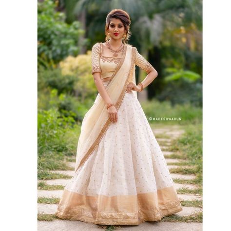 Traditional Half Saree Designs That Will Blow Your Mind!! • Keep Me Stylish White Half Saree, Traditional Half Saree Designs, Traditional Half Saree, Kerala Engagement Dress, Onam Outfits, Kerala Saree Blouse Designs, Keep Me Stylish, Haldi Outfits, Lehenga Saree Design