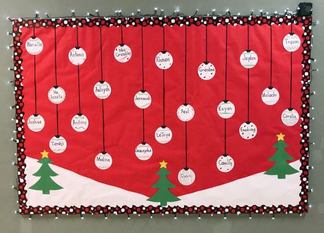 Christmas board Christmas Decorations Board School, Christmas Notice Board Ideas, Glitter Paper Crafts, School Doors, Happy Teachers Day, Board Decoration, Red House, Class Decoration, Glitter Paper