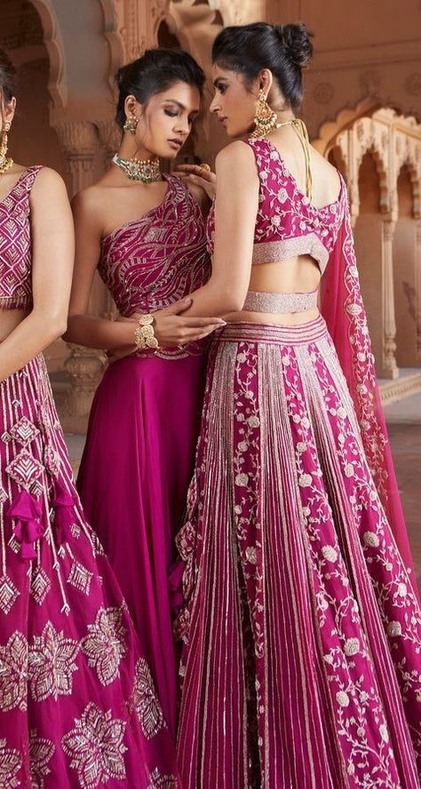 Different Kali Lehenga, Kali Lehenga Designs, Modern Indian Wedding Dress, Lahenga Ideas, Kali Lehenga, Indian Outfits Lehenga, Lehenga Designs Simple, Lehnga Dress, Lehenga Blouse Designs