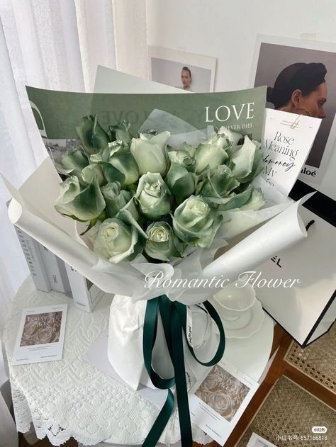 Luxury Flower Bouquets, Green Roses, Green Bouquet, Red Rose Bouquet, Flower Gift Ideas, Boquette Flowers, Flowers Bouquet Gift, Nothing But Flowers, Flower Therapy