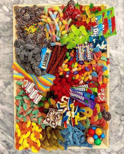 Sleepover Snacks, Movie Night Food, Candy Tray, Candy Board, Movie Night Snacks, Snack Platter, Charcuterie Inspiration, Sleepover Food, Junk Food Snacks