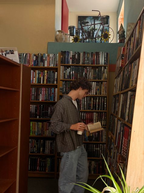 Male Book Aesthetic, Book Nerd Guy Aesthetic, Men That Read Aesthetic, Guy Book Aesthetic, Book Aesthetic Men, Man In Bookstore Aesthetic, Bookish Guy Aesthetic, Model Guy Aesthetic, Male Ring Aesthetic