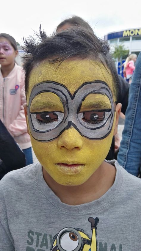 Minion Gru Makeup, Minions Makeup, Funny Face Paint Ideas, Minions Outfit, Minion Makeup, Minion Face Paint, Mermaid Makeup Halloween, Minion Costume, Minion Face