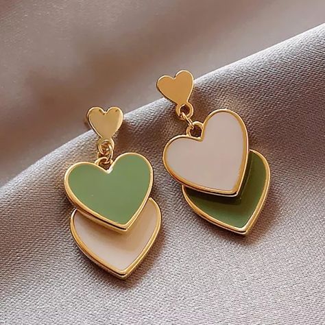 Statement Clothes, Black Love Heart, Earrings Aesthetic, Asymmetrical Earrings, Long Tassel Earrings, Green Heart, Pretty Designs, Wedding Party Jewelry, Tassel Drop Earrings