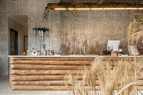 Gallery of Cafe that Resembles Jeju Island / STARSIS - 13 Wooden Cafe, Decoration Restaurant, Rustic Restaurant, Coffee Shops Interior, Beach Cafe, Casa Container, Jeju Island, Coffee Shop Design, Cafe Interior Design