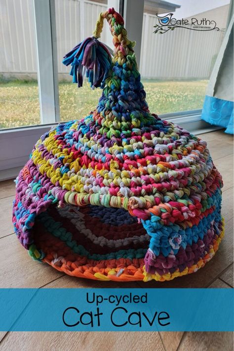 A Crochet Cat Cave - Cate Ruth