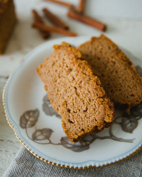 Pumpkin Bread \\ Sweet Laurel Pumpkin Keto, Keto Cornbread, Sweet Laurel, Keto Brunch, Mini Loaves, Keto Thanksgiving, Bread Sweet, Hey Pumpkin, Keto Baking