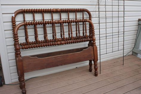 Antique Jenny Lind Spool Bed - I've always wanted a Jenny Lind bed. The style is timeless and charming. So when I spotted this bed at a thrift shop I didn't thi Spool Bed, Jenny Lind Bed, Chalk Paint Makeover, Chic Dresser, Gardening Decor, Jenny Lind, Pallet Headboard, Boy Rooms, Country Bedding