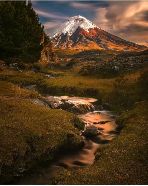 Ecuador Landscape, Cotopaxi Volcano, Volcano Photos, Ecuador Travel, Quito, Beach Town, Dream Destinations, Central America, Holiday Travel