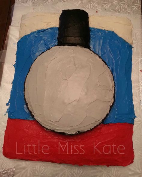 homemade thomas the tank engine cake Diy Thomas The Train, Thomas The Train Cake, Thomas Train Birthday, Thomas Cake, Thomas Party, Thomas Train Cake, Thomas Birthday Parties, Thomas Cakes, 4de Verjaardag