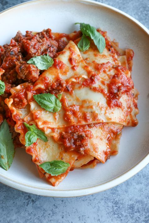 Broken Lasagna Pasta with Meat Sauce! A super easy way to enjoy lasagna without all the layering. Make this and enjoy! Broken Lasagna Recipe, Easy Bolognese Sauce, Easy Bolognese, Pasta With Meat, Bolognese Sauce Recipe, Pasta With Meat Sauce, Spring Pasta, Pea Pesto, Quick Cooking Recipes