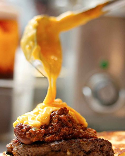 You need this endlessly versatile cheddar cheese sauce in your repertoire. Trust us. Cheddar Burgers Recipe, Chili Cheese Burger, Chili Burger, Cheddar Burger, Cheddar Cheese Sauce, Cheese Sauce Recipe, Burger Sauce, Chili Cheese, Burgers Sandwiches