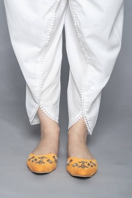 White tulip shalwar for girls Tulip Shalwar, Shalwar Design, Tulip Pants, Healthy Recipes Easy Snacks, Bride Photoshoot, Kurta Style, Kurta Neck Design, White Tulips, Cute Love Images