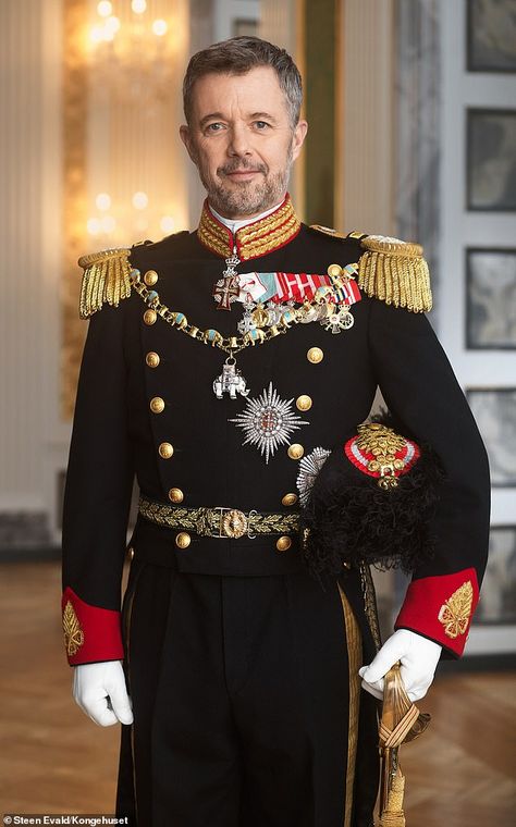 Picture perfect! King Frederik and Queen Mary of Denmark look regal in their first  official gala portrait since ascending the throne | Daily Mail Online Denmark People, Life Is So Beautiful, Queen Of Denmark, Prince Frederick, Danish Royalty, Royal Crowns, Mary I, Danish Royal Family, Mary Of Denmark