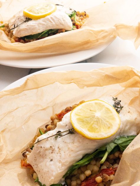 spinach, sundried and fresh lemon Fish In Parchment, Halibut Recipe, Easy Donut Recipe, Cook Fish, Halibut Recipes, Pearl Couscous, Seafood Recipe, Paper Fish, Seafood Recipes Healthy