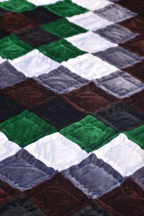 Velvet Quilt Patchwork, Velvet Quilts, Quilt Diy, Dorm Gift, Velvet Bedspread, Quilted Throw, Homemade Quilts, Quilted Throw Blanket, Unique Blankets