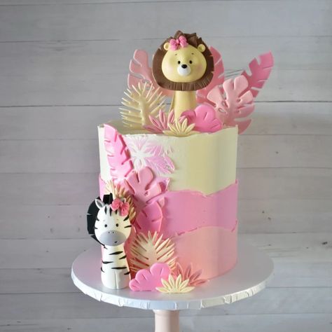 Pink Jungle Cake, Pink Safari Cake, Giraffe Birthday Cakes, Jungle Birthday Cakes, 2 Birthday, Safari Animals Birthday, Belle Birthday, Giraffe Birthday, Jungle Cake