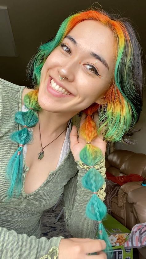 Jellyfish Haircut, Bubble Braid, Bubble Braids, Dyed Hair Inspiration, Punk Hair, Peinados Fáciles Para Cabello Corto, Hair Tutorials For Medium Hair, Hair Stylies, Alternative Hair