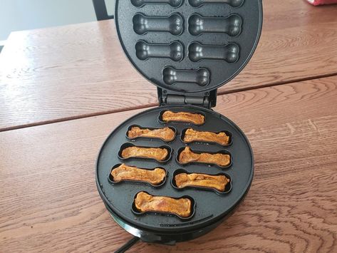 Dash Express Dog Treat Maker review: bakes easy dog treat recipes Dog Cookie Recipes, Treat Maker, Easy Dog Treat Recipes, Waffle Maker Recipes, Cookie Maker, Dog Biscuit Recipes, Easy Dog Treats, Peanut Butter Pumpkin, Homemade Waffles