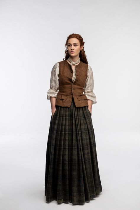 Emeline Letellier on Twitter: "Day 423 season 4 ♥️👑💯🥰 #outlander #outlanderseason4 #brianna #mackenziemonday #themackenzies #sophieskelton #mondays #queen #wc #briannafrasermackenzie #500daysofoutlander… https://t.co/xtwm6Uuu3g" Outlander Brianna, Traditional Scottish Clothing, Brianna Fraser, Outlander Style, Scottish Dress, Outlander Costumes, Scottish Clothing, Outlander Season 4, Outlander 3