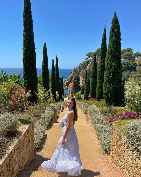 Heaven is a place on Earth 💕⛲️☀️ #barcelona #blanes #blanesturisme #blanescostabrava #jardibotanic #barcelonacity #daytrip #spain #summer Barcelona Spain Photos, Madrid Spain Photo Ideas, Barcelona Spain Picture Ideas, Spain Picture Ideas, Spain Photoshoot, Barcelona Spain Aesthetic, Spain Life, Blanes Spain, Life In Spain