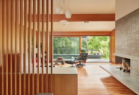 A stable environment — minus the horses | The Seattle Times Cozy Modern Home, Kitchen Peninsula, Pony Wall, Wood Slat Wall, Wood Screens, Mid Century Modern Wood, Mid Century Modern Interiors, Mid Century Kitchen, Partition Design