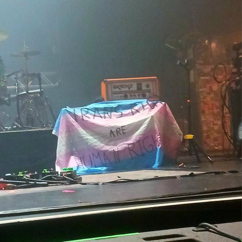 Trans Pride Flag on the stage of The Front Bottom's show in Montreal. Trans rights are human rights Trans Flag Outfit, Trans Punk Aesthetic, Trans Pride Aesthetic, Trans Flag Aesthetic, Trans Aesthetic Ftm, Oliver Core, Luke Core, Project Voltage, Trans Aesthetic