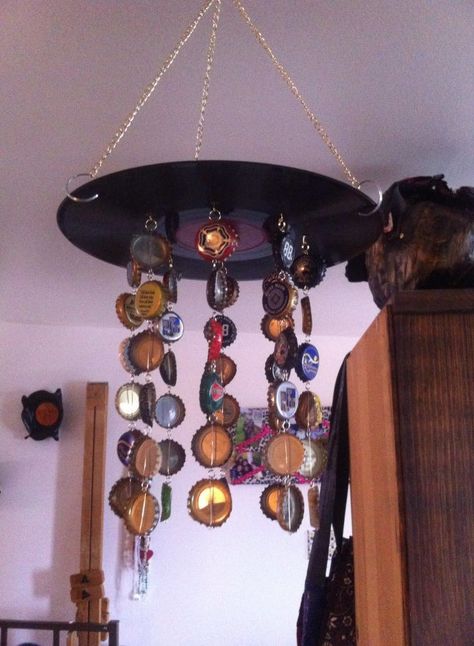 Upcycling Room Decor, Vinyl Record Wind Chime, Things To Make Out Of Bottle Caps, Record Chandelier, Vinyl Record Diy, Bottle Cap Wind Chime, Organizing Jewelry, Bottle Cap Projects, Bottle Cap Jewelry