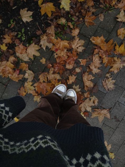 Aesthetic With Friends, Pics To Recreate, Fall Aesthetic Pictures, Hygge Autumn, Aesthetic Picture Ideas, Fall Instagram, England Aesthetic, Fall Pics, Cozy Season