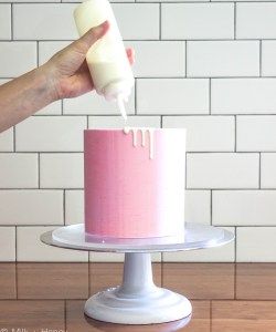 Ganche Recipe, Sprinkle Drip Cake, Chocolate Traybake, Drip Cake Recipes, White Food Coloring, White Chocolate Cake, Ganache Recipe, Wilton Cake Decorating, White Chocolate Ganache