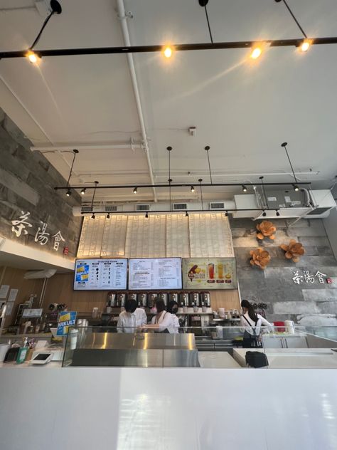 #modern #decor #boba #tptea #bubbletea #pmt #milktea #taiwan #chinatown #interior #cafe #bobashop #dessert #fruittea #tea #sweettooth #seattle #crema #cheesefoam #smoothies Boba Tea Shop Interior Design Korean, Cute Boba Shop Interior, Boba Cafe Interior, Boba Shop Interior, Boba Tea Shop Interior Design, Cute Boba Shop, Spa Vision, Boba Shop, Bubble Tea Shop