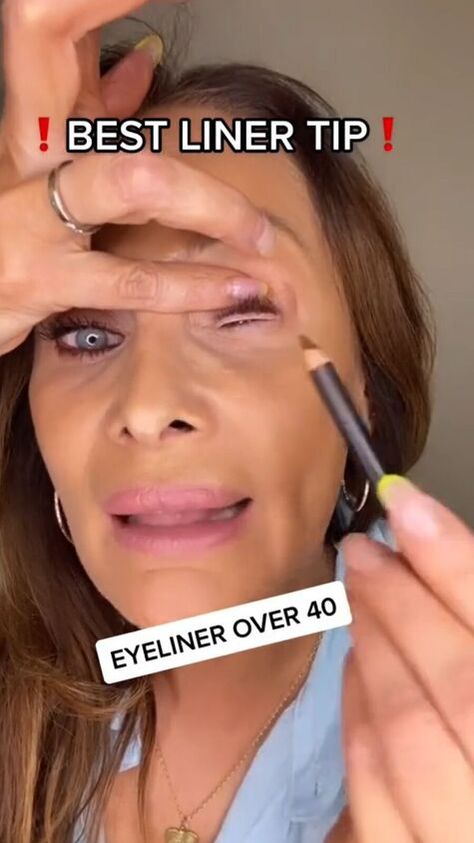 Eyeliner Over 40, Makeup For 50 Year Old, Over 40 Skin Care, How To Put Eyeliner, Hacks To Try, Eyeliner Techniques, How To Do Eyeliner, Makeup Over 50, Makeup Over 40