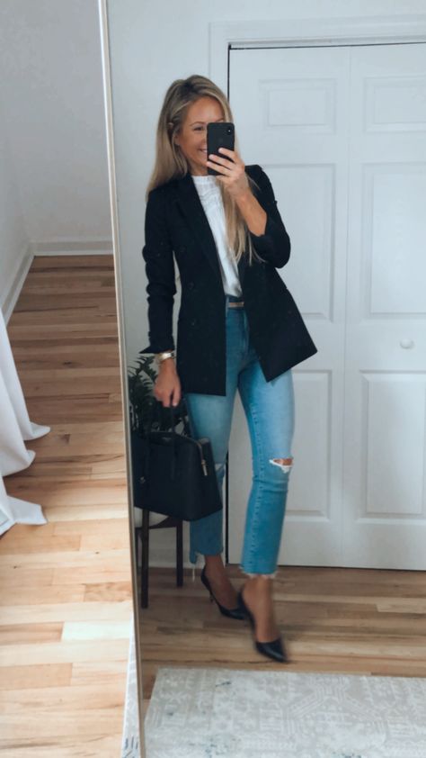 Business Meetings Outfit, Marketing Outfits For Women Professional, Blazer Nero Outfit, Presentation Outfit Business, Work Meeting Outfits, Casual Meeting Outfit, Law Aesthetic, Meeting Outfit, Women's Workwear Fashion