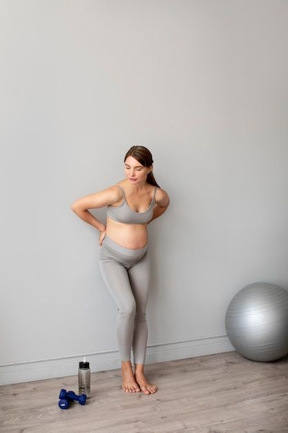 Free photo pregnant woman taking a break... | Free Photo #Freepik #freephoto #health-fitness #pregnant-exercise #healthy-body #fitness-sports Pregnant Sport, Pregnant Exercise, Pregnant Fitness, Prenatal Exercises, Maternity Fitness, Photo Pregnant, Bump Photoshoot, Hard Launch, Exercising At Home