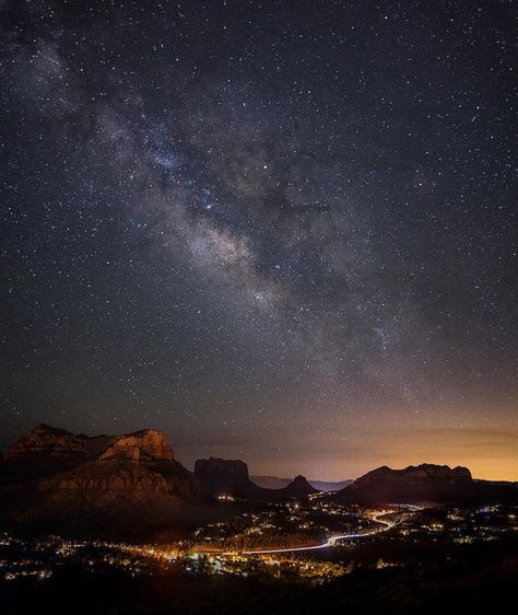 ABC15 Arizona on Twitter: "Goodnight, Arizona! Thanks Matt Wilczek Photography for sharing this amazing shot from Sedona. #abc15 https://t.co/9G0TM9tb0j" Arizona Night Sky, Arizona At Night, Desert Creatures, Desert At Night, Cowboy Lifestyle, Night Flight, Sedona Az, Land Of Enchantment, Winter Day