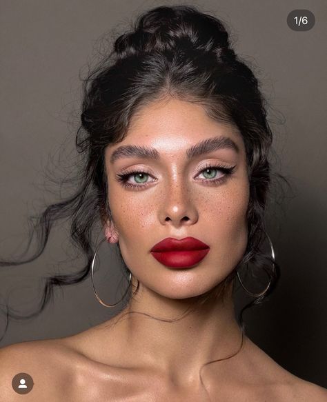 14 ways to wear romantic red lipstick makeup looks | Melody Jacob Red Lipstick Makeup Looks, Vintage Makeup Looks, Red Lips Makeup Look, Red Lipstick Makeup, Beauty Makeup Photography, Chic Makeup, Braut Make-up, Dope Makeup, Beauty Make-up