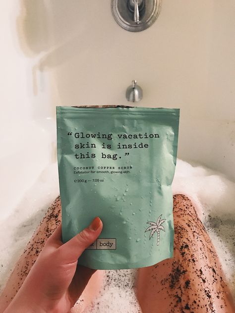 Scrub Aesthetic, Frank Body Scrub, Artsy Pics, Diy Body Scrub Recipes, Bath Aesthetic, Skin Care Business, Skincare Products Photography, Frank Body, Dry Body Brushing