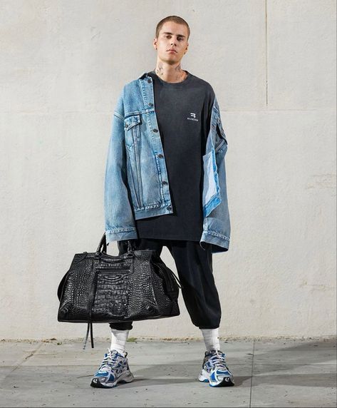 Balenciaga Street Style, Indie Fashion Men, Balenciaga Outfit, Chicos Fashion, Justin Bieber Outfits, Justin Bieber Posters, Justin Bieber Style, Justin Bieber Photos, Streetwear Essentials