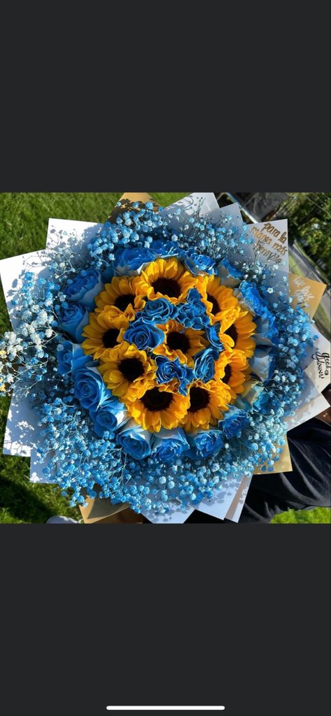 Sunflower And Blue Roses Bouquet, Blue Roses And Sunflowers, Roses And Sunflowers, Blue Roses Wedding, Blue Flower Wallpaper, Romantic Ideas, Sunflower Bouquets, Sunflower Wallpaper, Yellow Sunflower