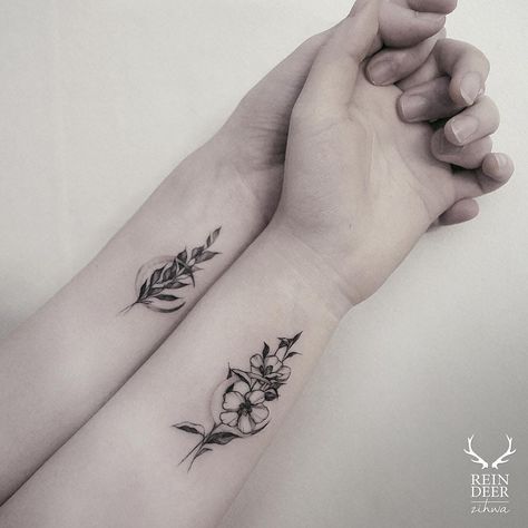 Matching floral tattoos by Zihwa #zihwa #smalltattoos #blackandgrey #illustrative #leaves #moon #flowers #matchingtattoo #floral #coupletattoo #tattoooftheday Pretty Flower Tattoos, Couples Tattoo Designs, Tattoo Zeichnungen, Bff Tattoos, Friendship Tattoos, Matching Tattoo, Best Friend Tattoos, Tattoos For Daughters, Friend Tattoos