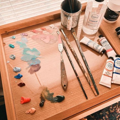 Oil Paint Palette | gamblin colors, artist, studio scenes, studio inspiration, palette knife Megan Walsh on Instagram: “Today’s materials” Oil Paint Palette, Oil Painting Materials, Painting Materials, Painting Palette, Studio Inspiration, Art Studio At Home, Pallet Painting, Pallet Art, Art Space