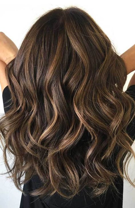 Best wedding hair color ideas Wavy Brown Hair With Highlights, Chocolate Balayage, Rambut Brunette, Layered Hairstyles, Brown Hair Balayage, Long Layered Haircuts, Ombré Hair, Brown Blonde Hair, Brown Hair With Highlights