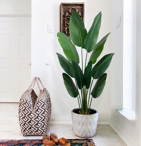 Banana Leaf Plant, Faux Palm Tree, Banana Leaf Tree, Bird Of Paradise Plant, Modern Apartment Decor, Paradise Plant, Artificial Birds, Globe Decor, Floor Plants