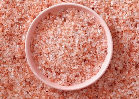 Kosher Salt Vs. Himalayan Salt: SPICEography Showdown - SPICEography Salted Toffee, Finishing Salt, Women Health Care, Himalayan Salt Lamp, Health Trends, Table Salt, Health Dinner Recipes, Rock Salt, Himalayan Pink Salt